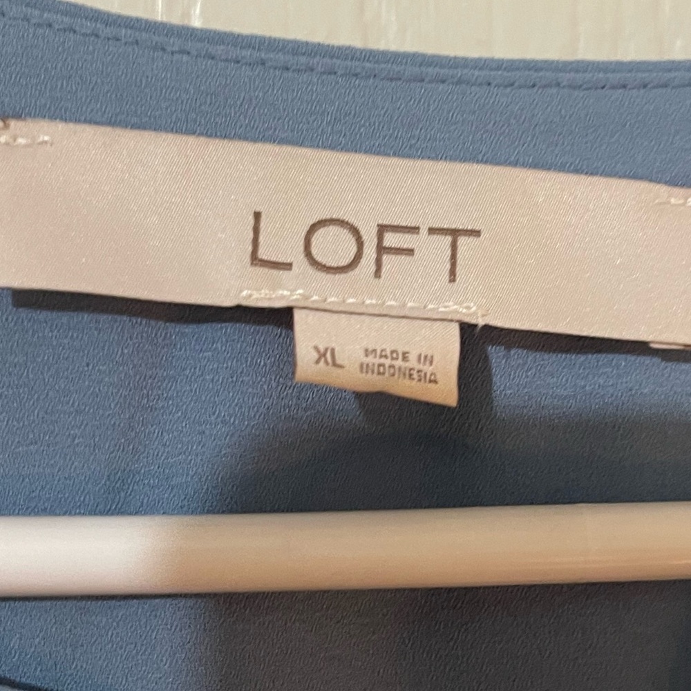 LOFT women’s sleeveless mixed media top - Picture 2 of 2